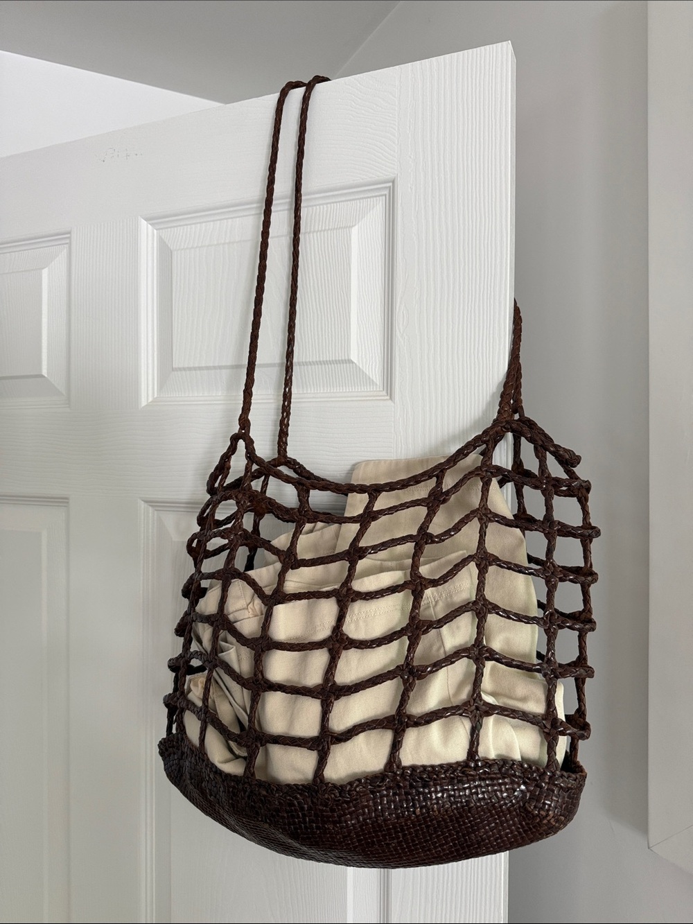 Vintage brown braided tote - Picture 3 of 6